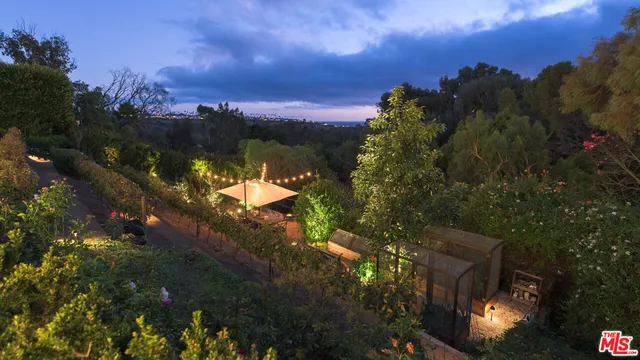 $11,850,000 | 6110 Merritt Drive, Malibu, CA 90265