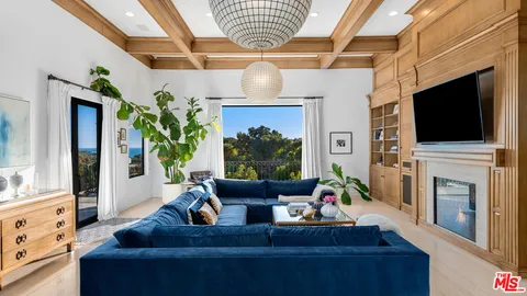 $11,850,000 | 6110 Merritt Drive, Malibu, CA 90265