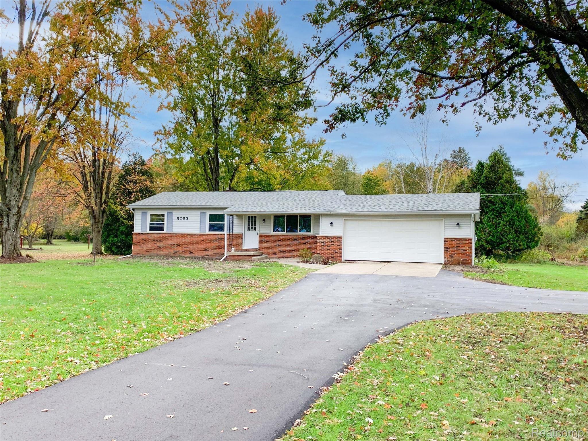 5053 North Vassar Road Flint, MI 48506 - Photo 1 of 20 F6179747-B021-4299-8C21-7E5F26A25AB6-Edit.jpeg