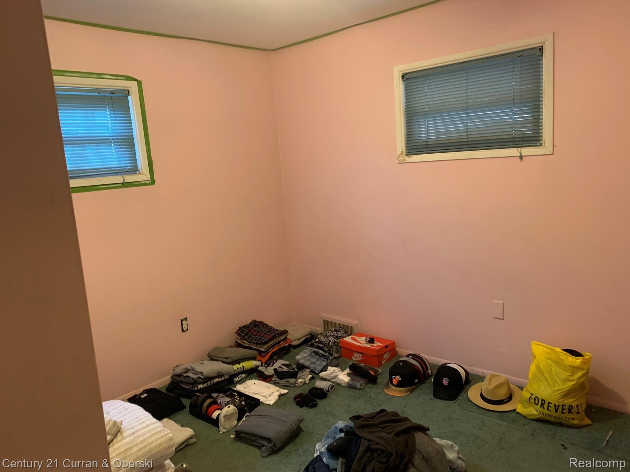 714 Western Street Inkster, MI 48141 - Photo 13 of 19 IMG_3854.JPEG