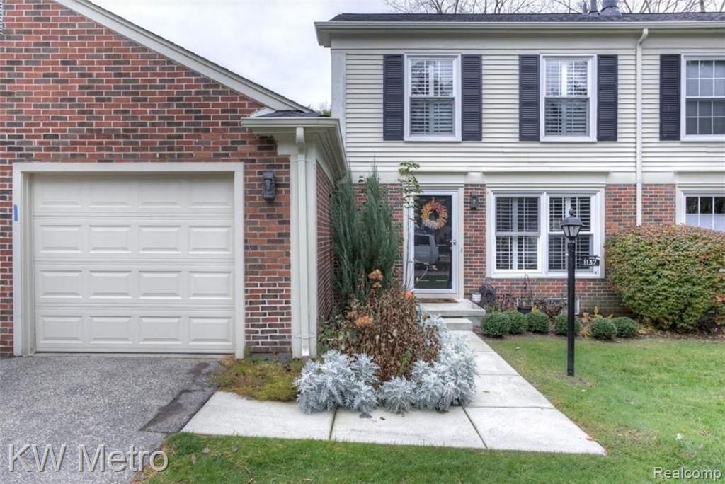 1137 Pine Ridge Court Rochester Hills, MI 48306 - Photo 1 of 27