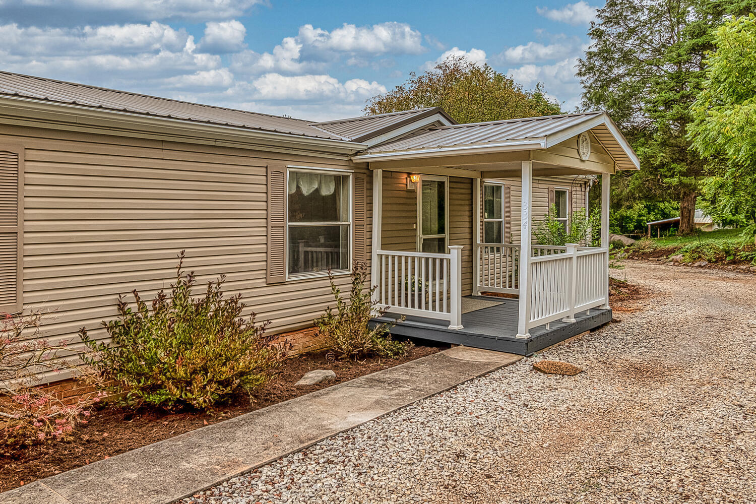 334 Fancy Meadows Rd-large-005-014-Front