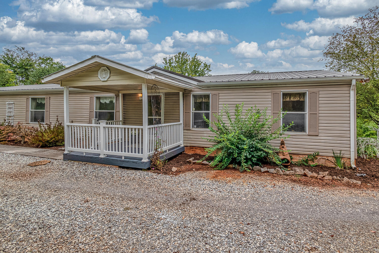 334 Fancy Meadows Rd-large-003-025-Front