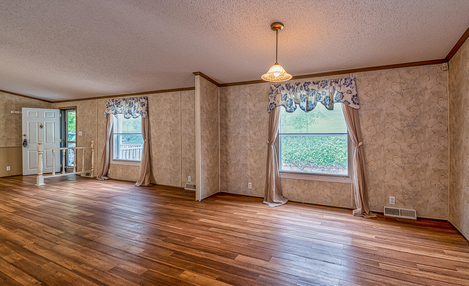 334 Fancy Meadows Rd-large-008-023-Livin