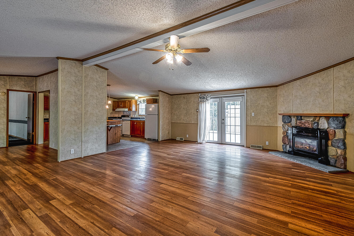 334 Fancy Meadows Rd-large-007-019-Livin