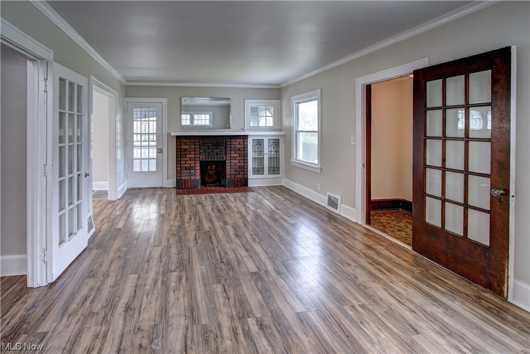 975 Pembrook Road Cleveland, OH 44121 - Photo 4 of 35