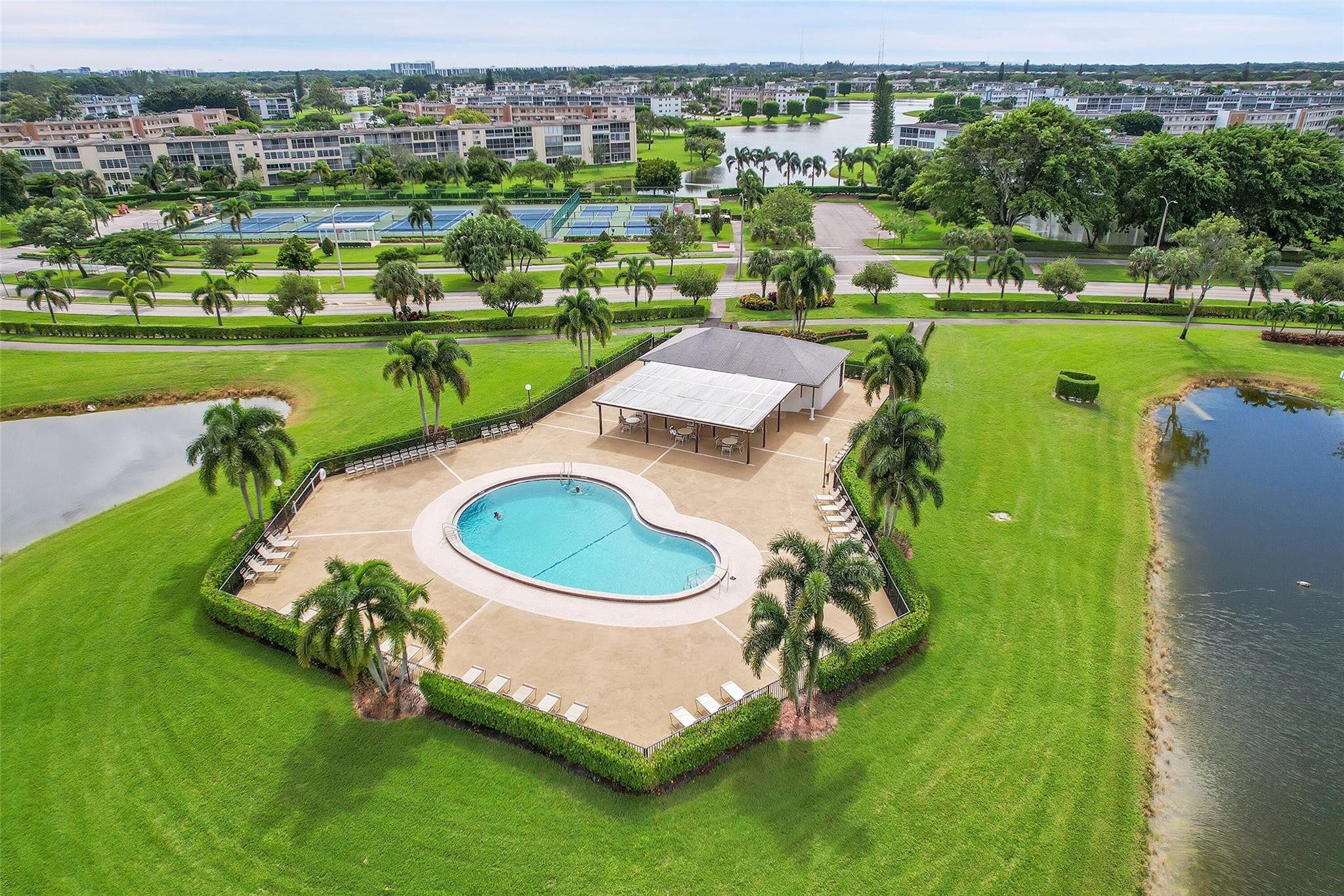 298 Preston H, Unit 298 Boca Raton, FL 33434 - Photo 36 of 38 Amazing community pools