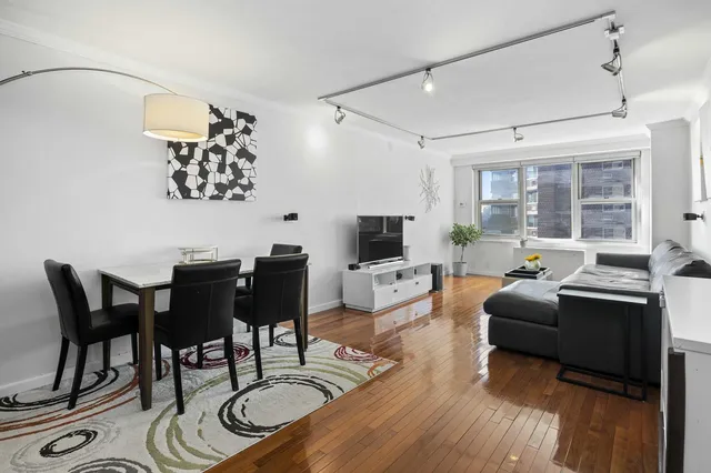 $859,500 | 305 East 24th Street, Unit 15R | Kips Bay