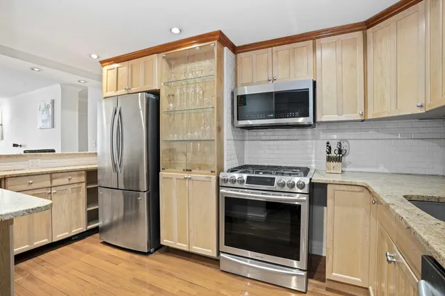 $859,500 | 305 East 24th Street, Unit 15R | Kips Bay