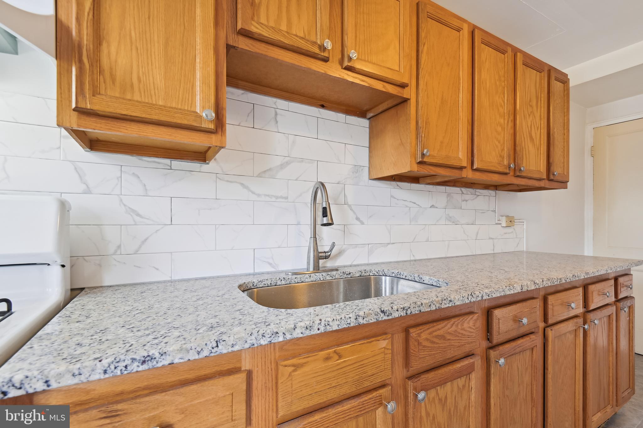 5758 Maplehill Road Baltimore, MD 21239 - Photo 3 of 17 Custom Kitchen