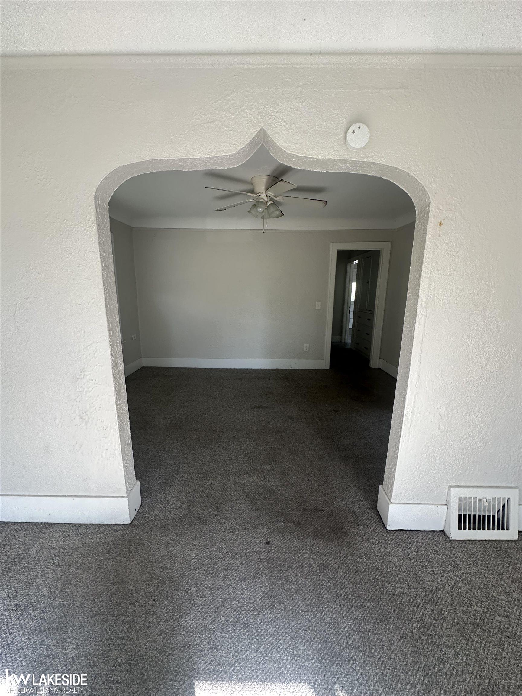 35918-35920 John R Street Wayne, MI 48184 - Photo 15 of 24 50149994-1a67bb94-2e38-49bf-81a1-7c4838c9acb1.JPG