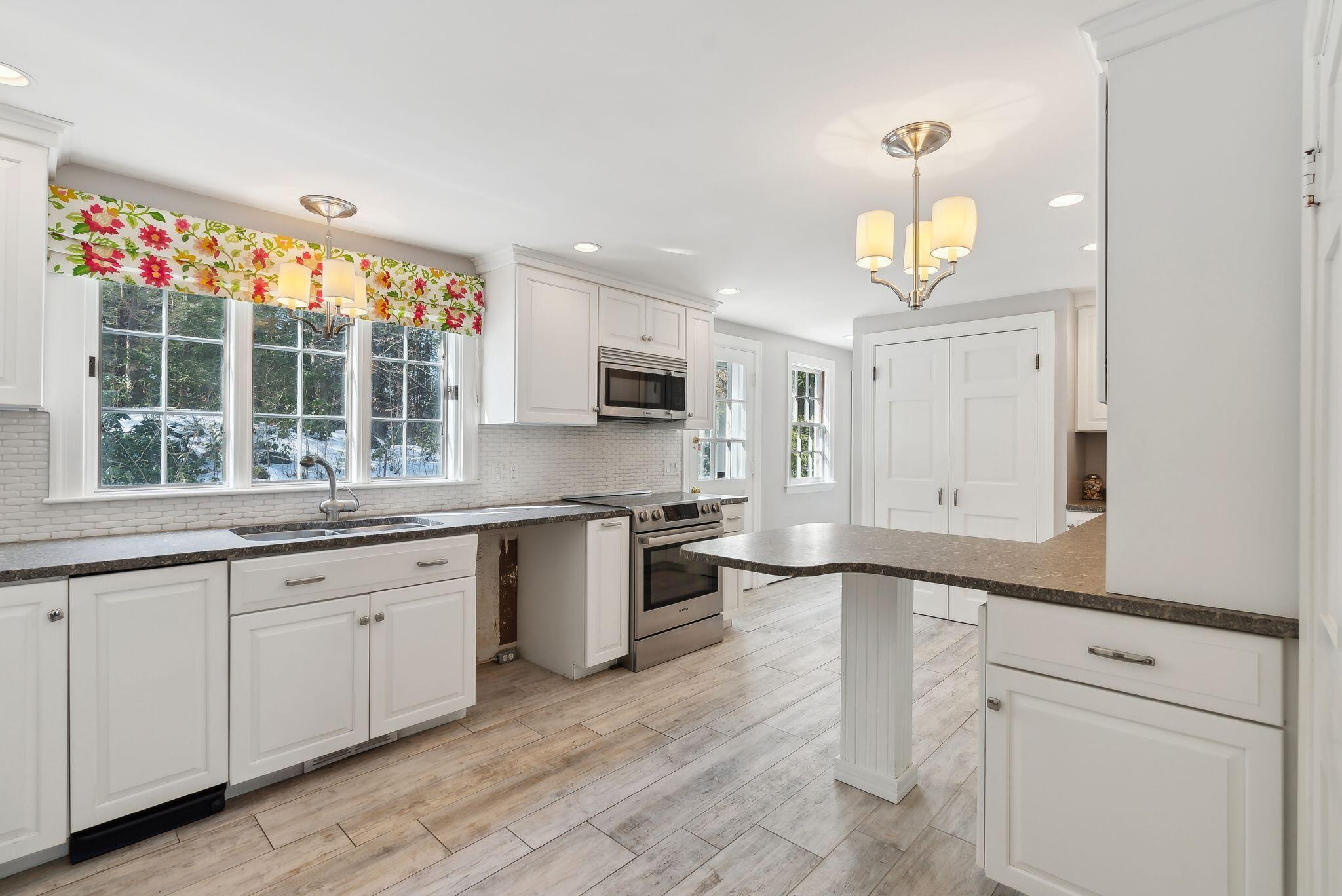 62 Foreside Road Cumberland, ME 04110 - Photo 8 of 38 46_DSC06092