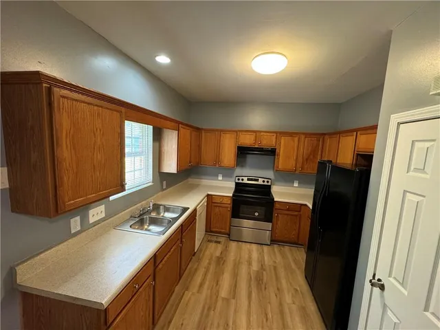 $1,725 | 24 South Eugenia Place Northwest, Atlanta, GA 30318