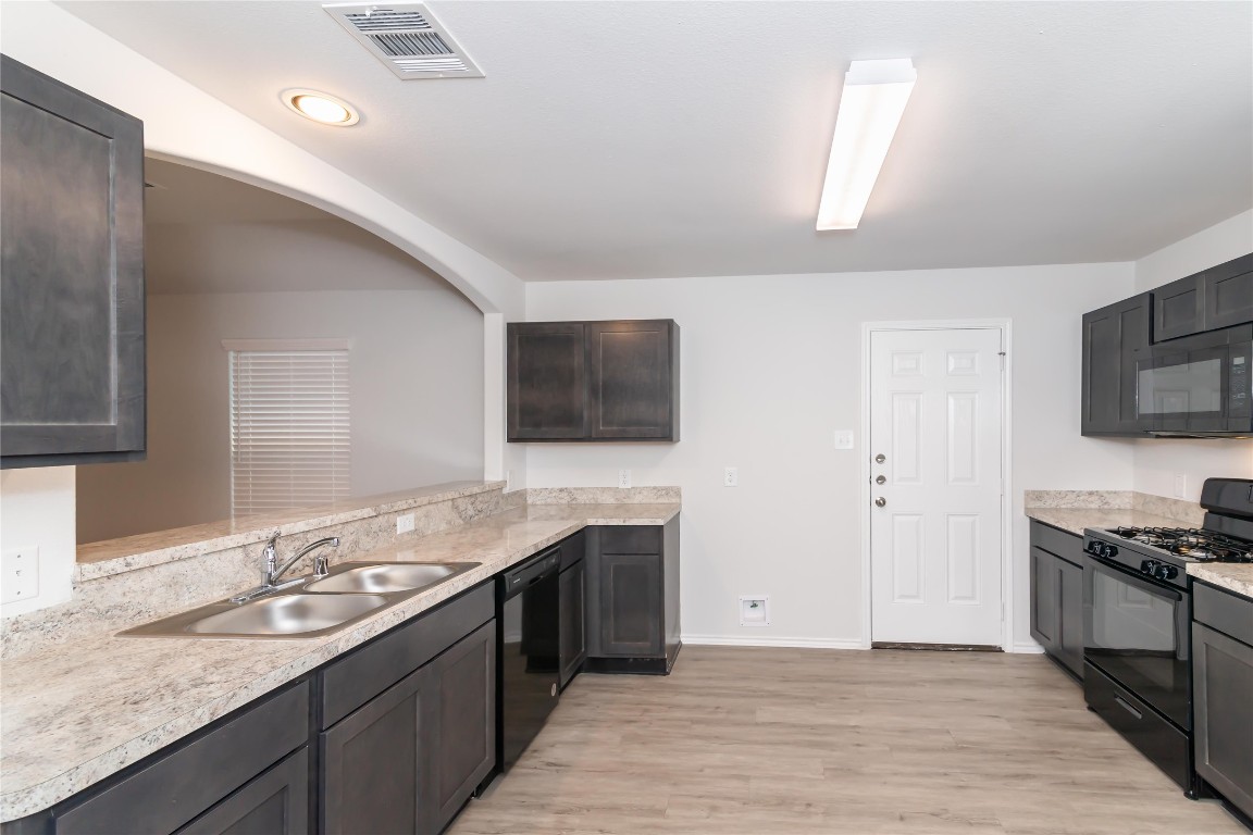 2268 Onyx Lane Conroe, TX 77301 - Photo 4 of 17