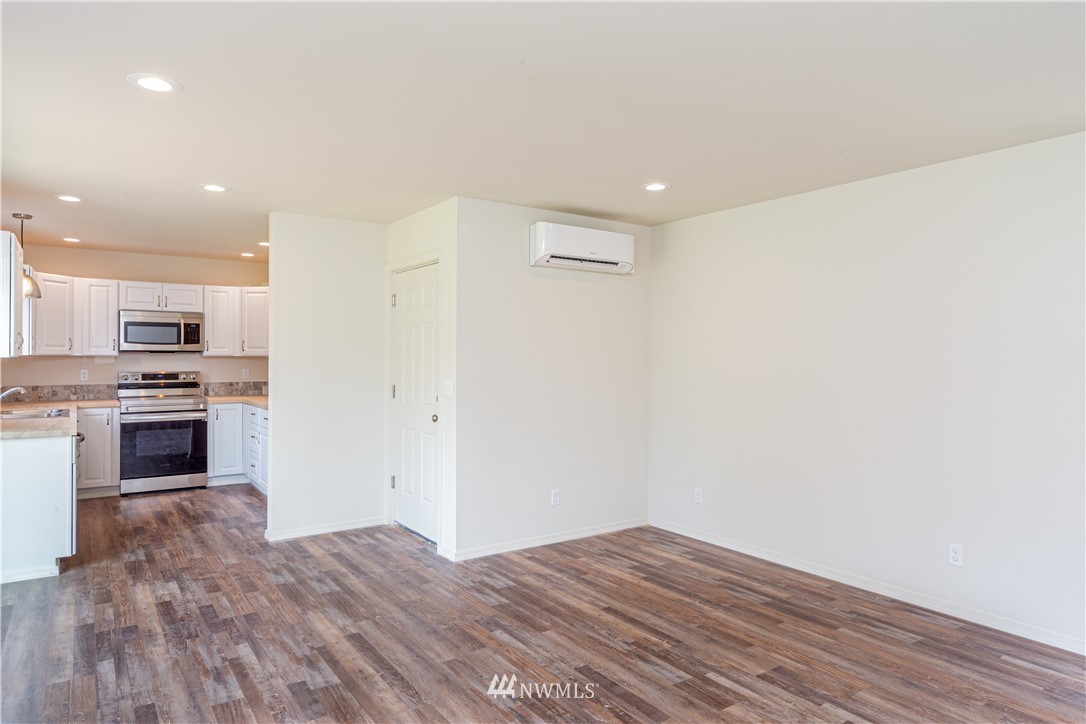 403 Sunnyhill Road West Bremerton, WA 98312 - Photo 3 of 22 Gallery Image 3