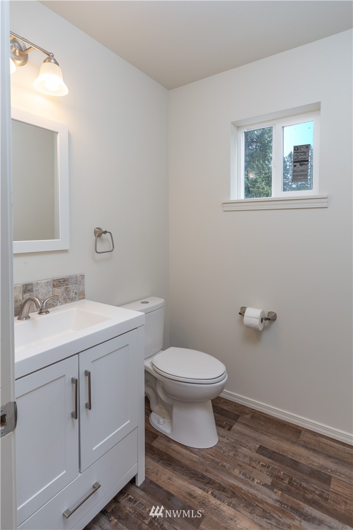 403 Sunnyhill Road West Bremerton, WA 98312 - Photo 8 of 22 Gallery Image 8