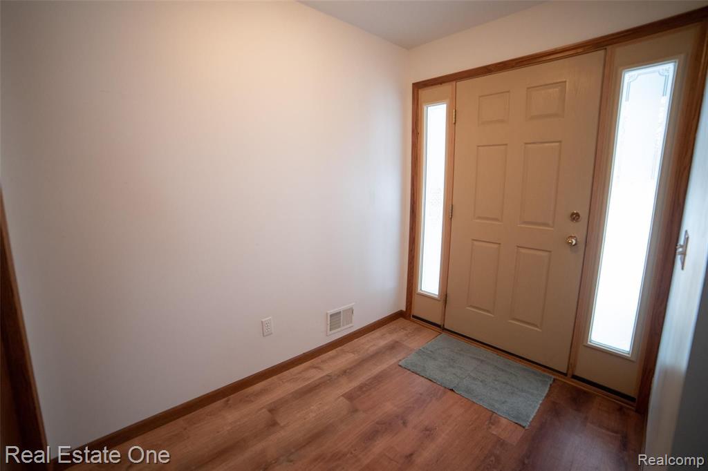 2866 Avalon Road Rochester Hills, MI 48309 - Photo 2 of 33