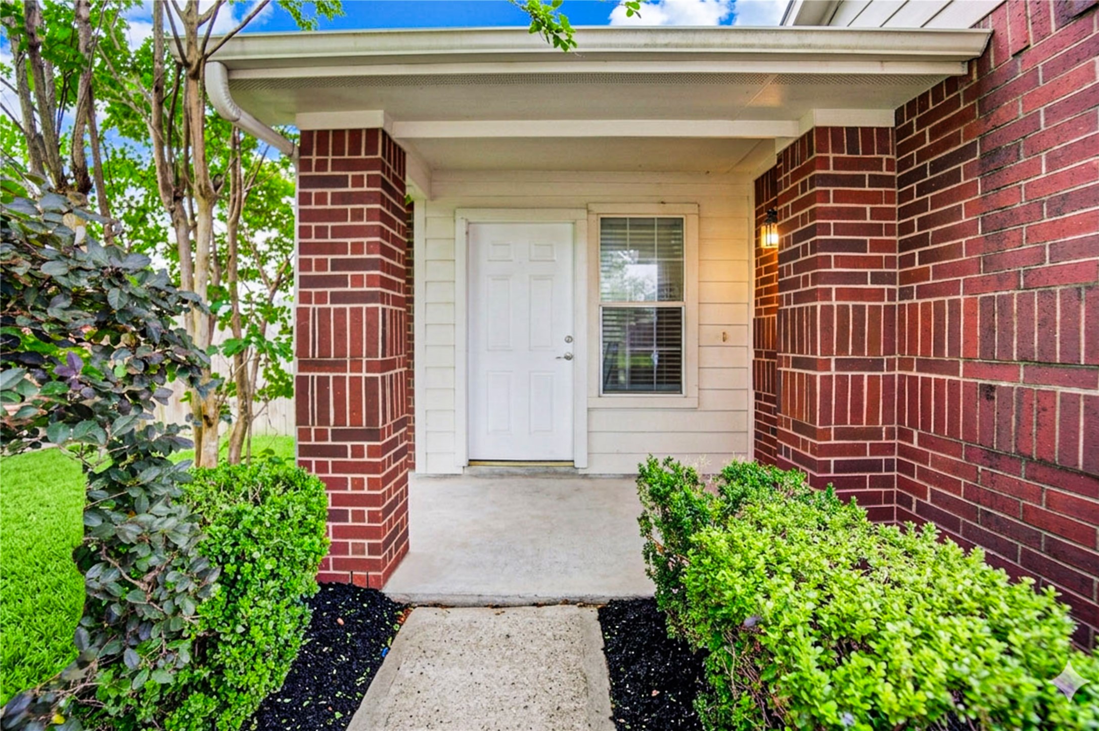 9926 Myrtle Field Lane Houston, TX 77044 - Photo 2 of 34