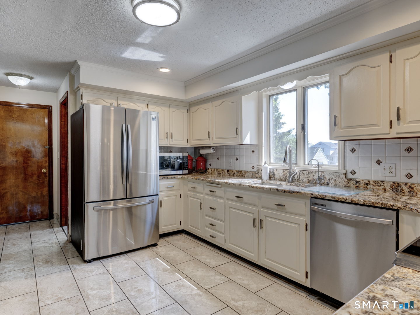 43 Raynor Street Southington, CT 06489 - Photo 8 of 38