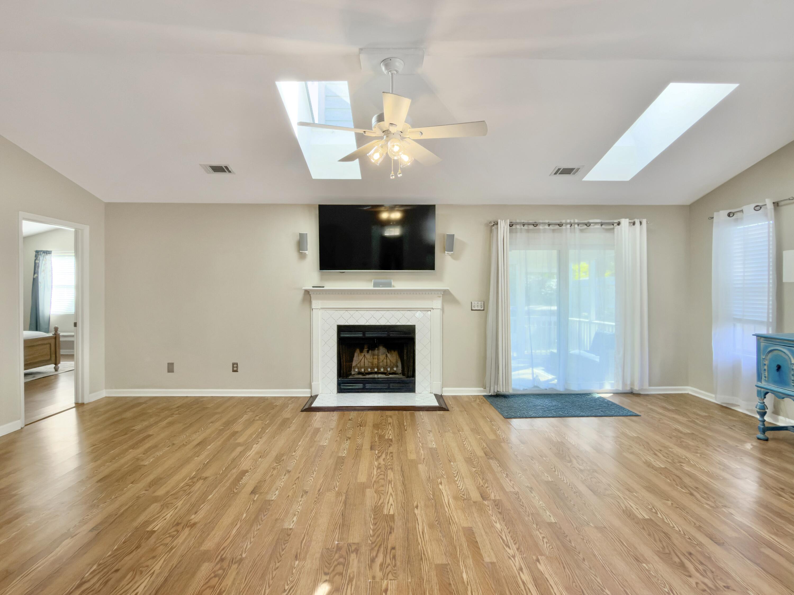 1246 Llewellyn Road Mount Pleasant, SC 29464 - Photo 25 of 52 Living Room