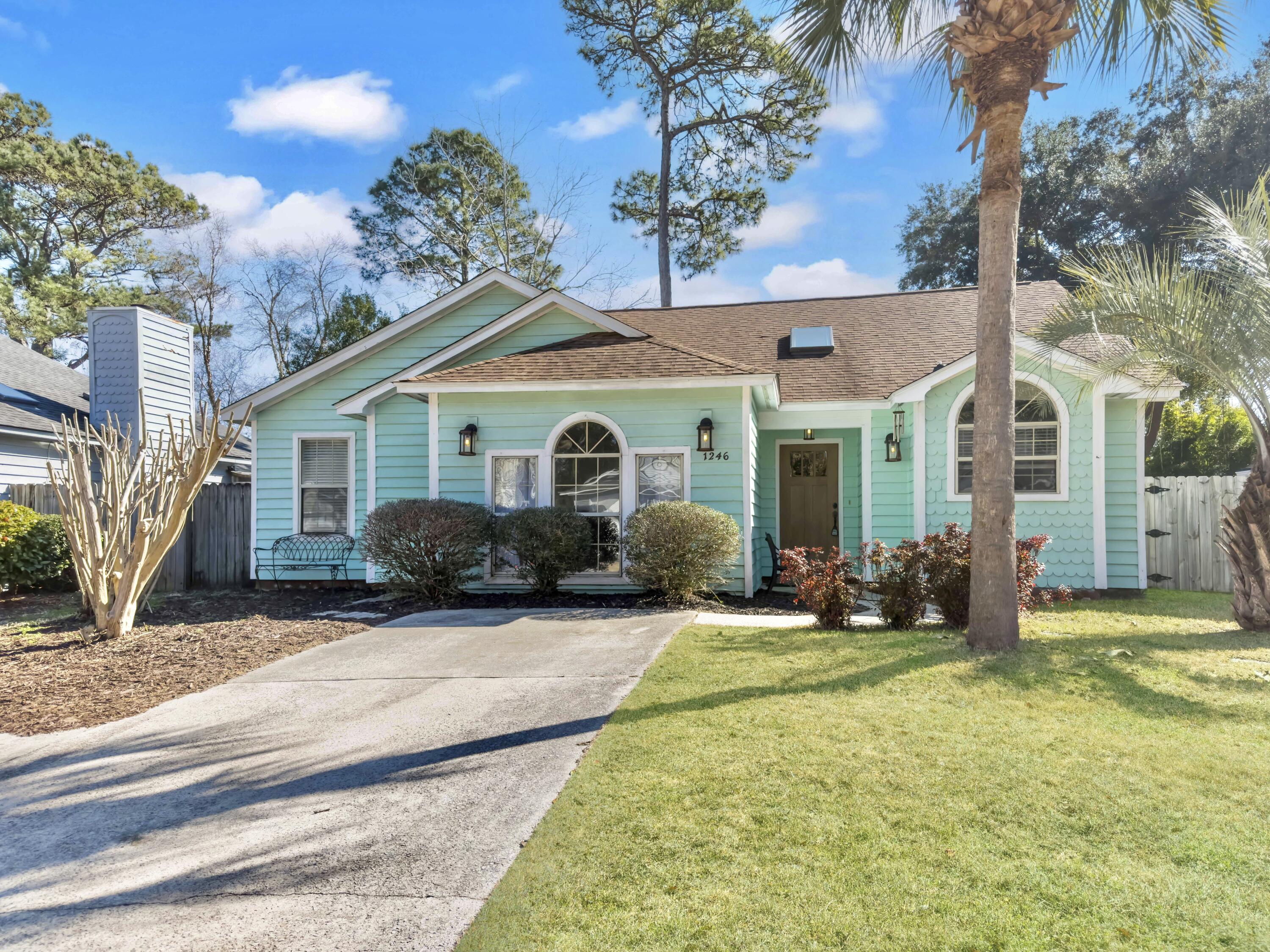 1246 Llewellyn Road Mount Pleasant, SC 29464 - Photo 8 of 52 Coastal Cottage
