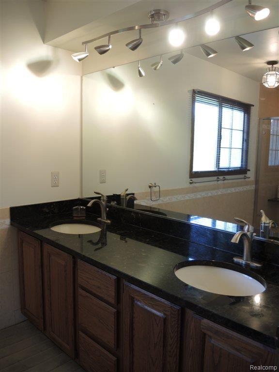 3115 Salem Drive Rochester, MI 48306 - Photo 18 of 25 AMasterBathroom (1).JPG