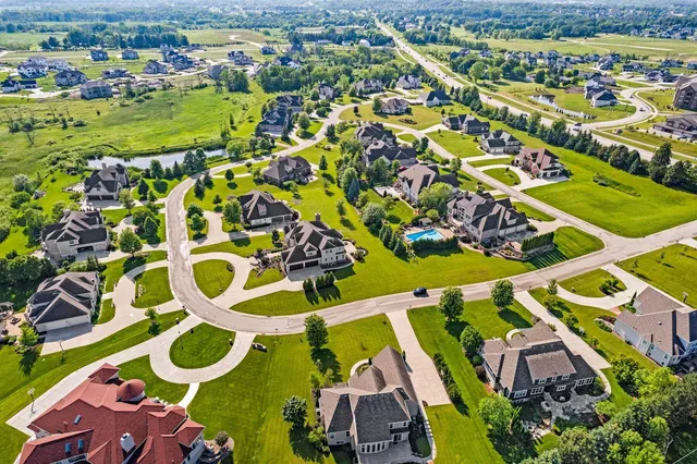 $1,150,000 | 4690 Bradon Trail, Brookfield, WI 53045