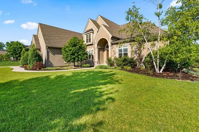 $1,150,000 | 4690 Bradon Trail, Brookfield, WI 53045