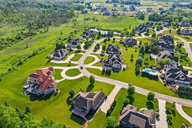 $1,150,000 | 4690 Bradon Trail, Brookfield, WI 53045