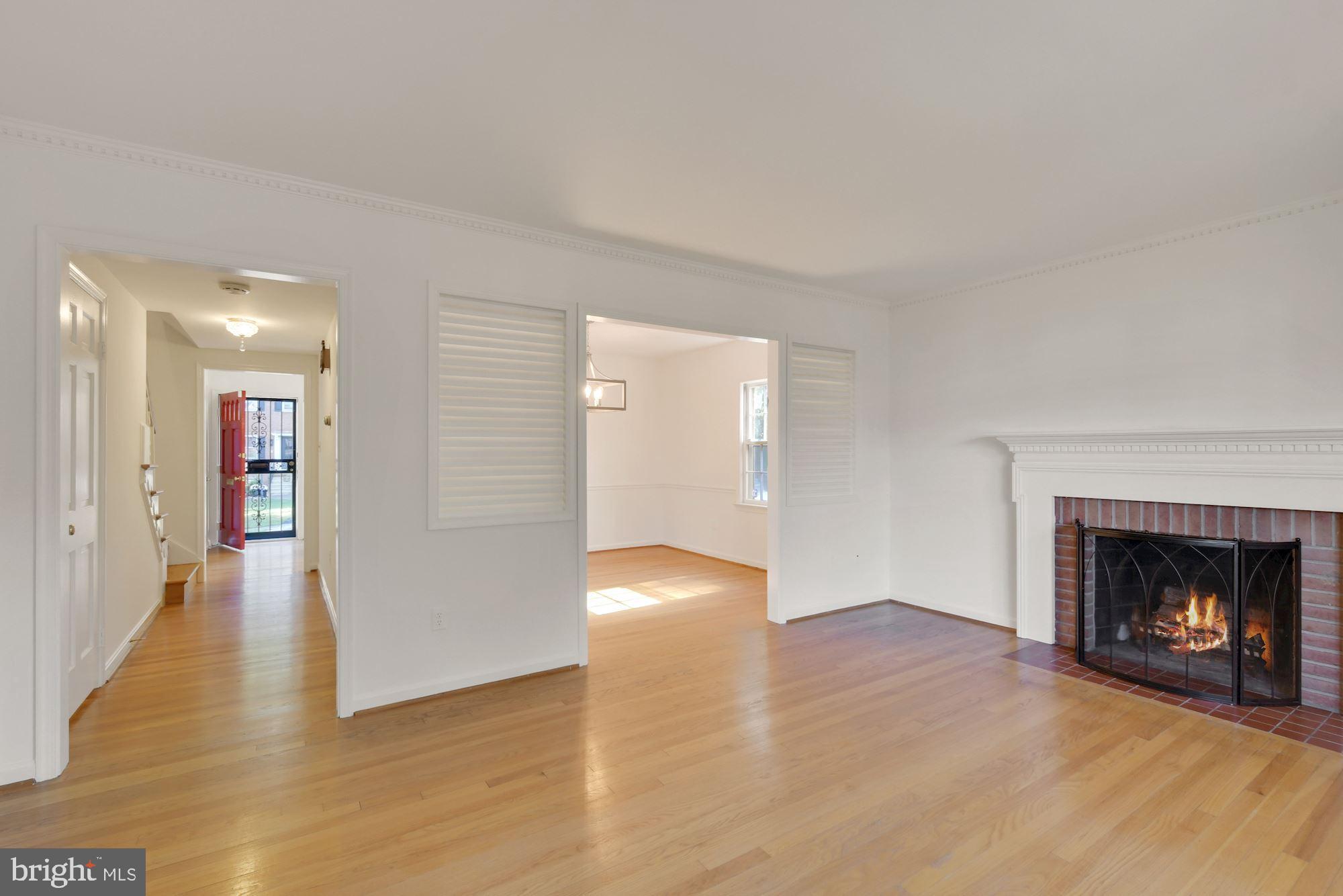 6719 Baron Road McLean, VA 22101 - Photo 8 of 26 Living Room & Entry
