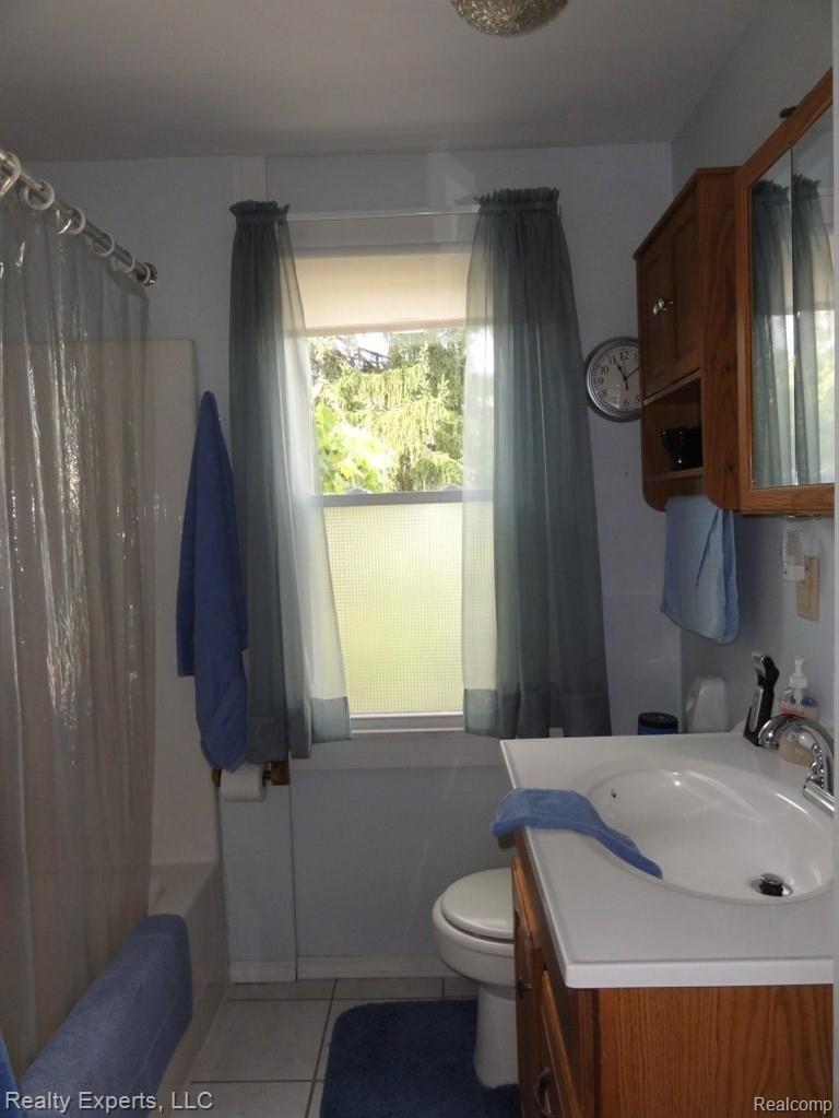 855 North Harris Road Ypsilanti, MI 48198 - Photo 7 of 12 Master Bathroom
