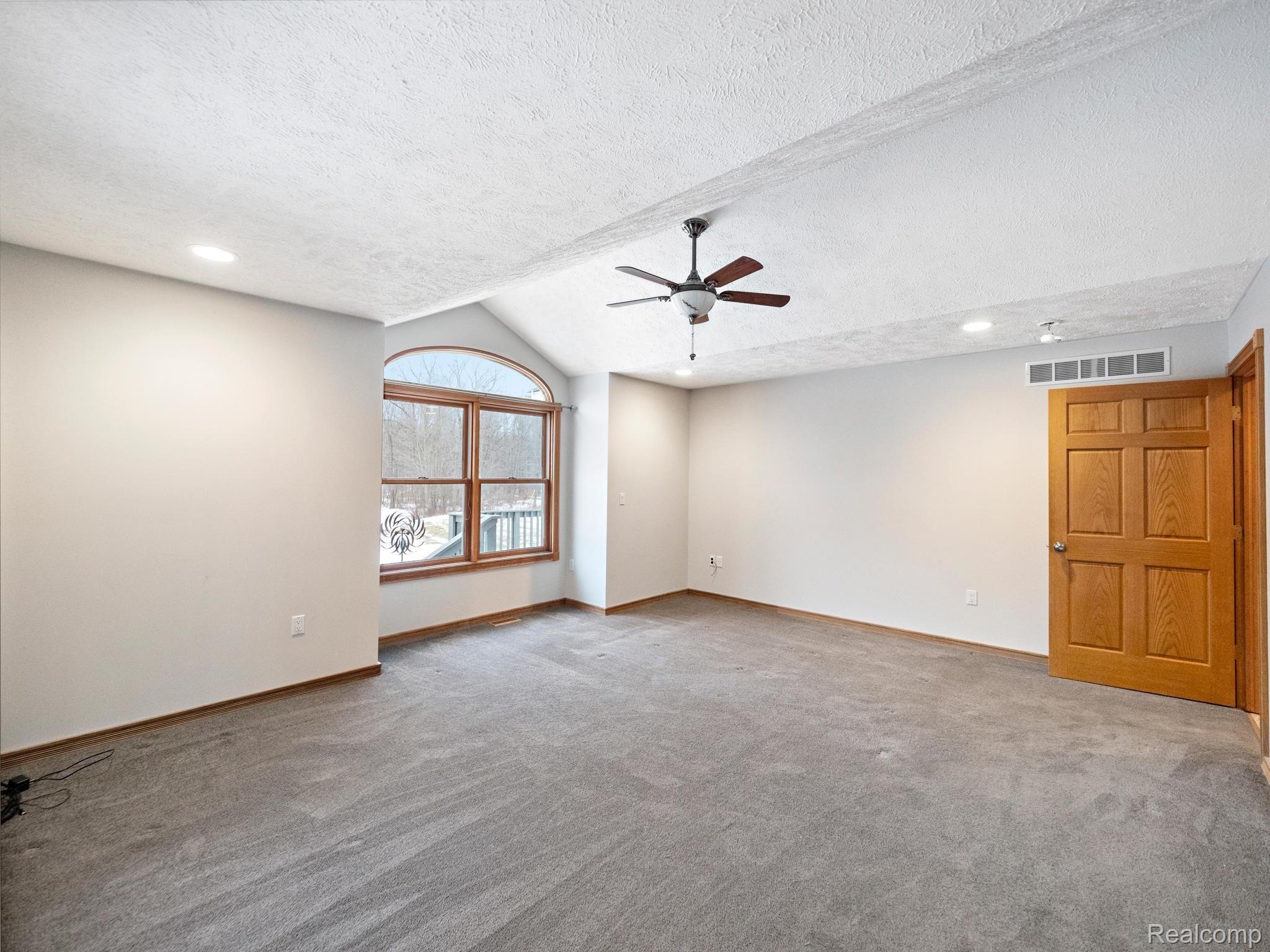 5300 Argentine Road Howell, MI 48855 - Photo 16 of 42 48-web-or-mls-P4911247.jpg