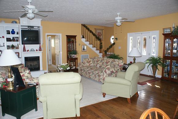 145 River Road North Covington, VA 24426 - Photo 17 of 20 Living Room