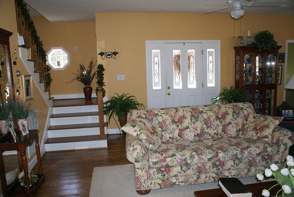 145 River Road North Covington, VA 24426 - Photo 18 of 20 Living Room