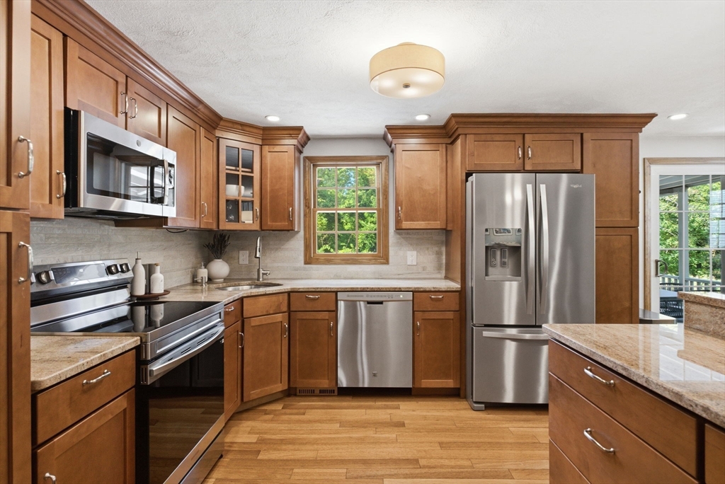33 R Melrose Avenue Wilmington, MA 01887 - Photo 7 of 28 Gallery Image 7