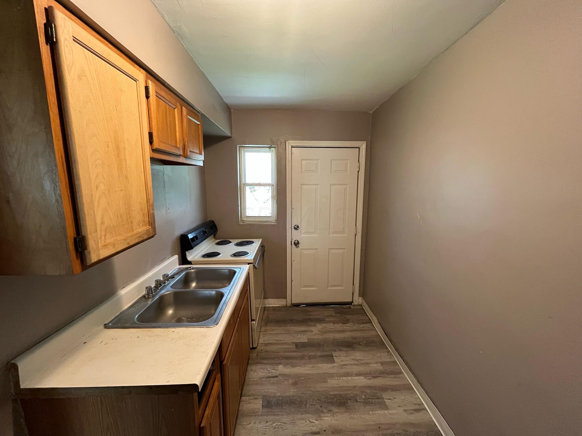 102 North Hampton Road, Unit B Columbus, OH 43213 - Photo 5 of 5 image4