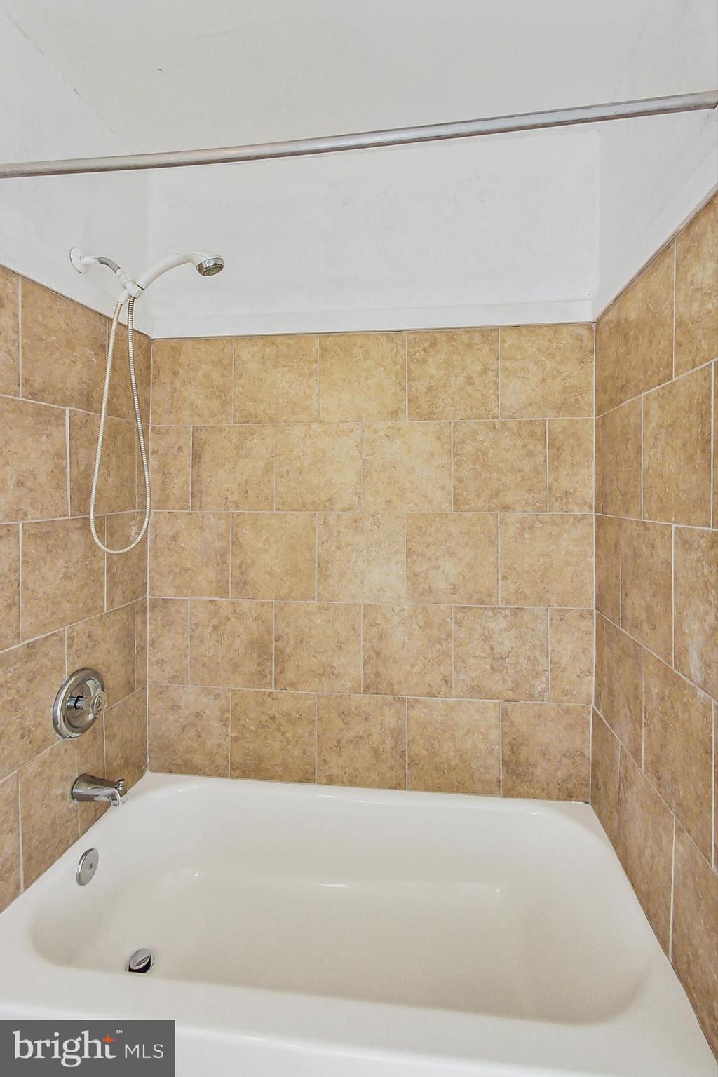 3445 Williamsburg Drive Waldorf, MD 20601 - Photo 34 of 49 Primary Shower Tub Combo