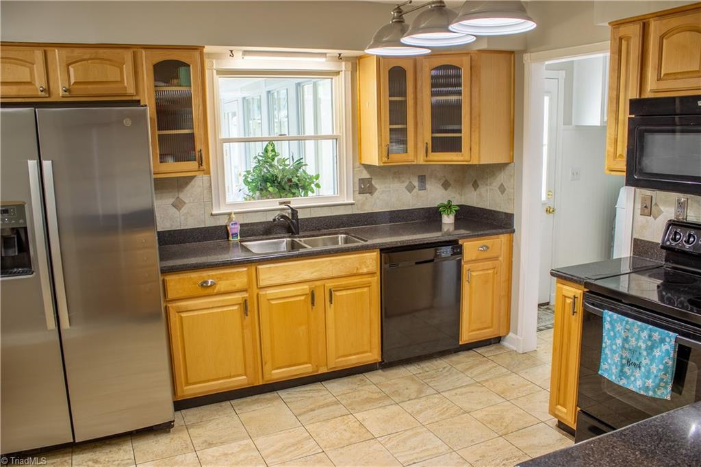 1622 Ardmore Road Winston-Salem, NC 27127 - Photo 11 of 38 Kitchen
