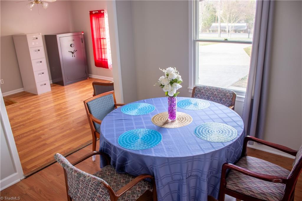 1622 Ardmore Road Winston-Salem, NC 27127 - Photo 16 of 38 Dining Room