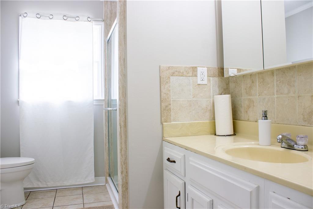 1622 Ardmore Road Winston-Salem, NC 27127 - Photo 27 of 38 Bathroom