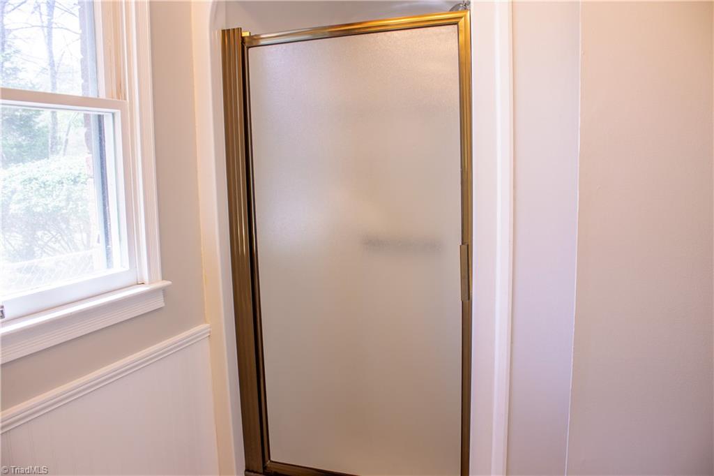 1622 Ardmore Road Winston-Salem, NC 27127 - Photo 32 of 38 Bathroom