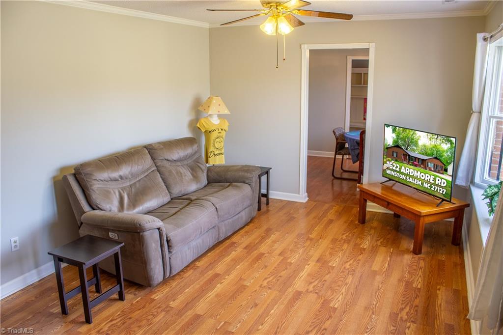 1622 Ardmore Road Winston-Salem, NC 27127 - Photo 9 of 38 Living Room