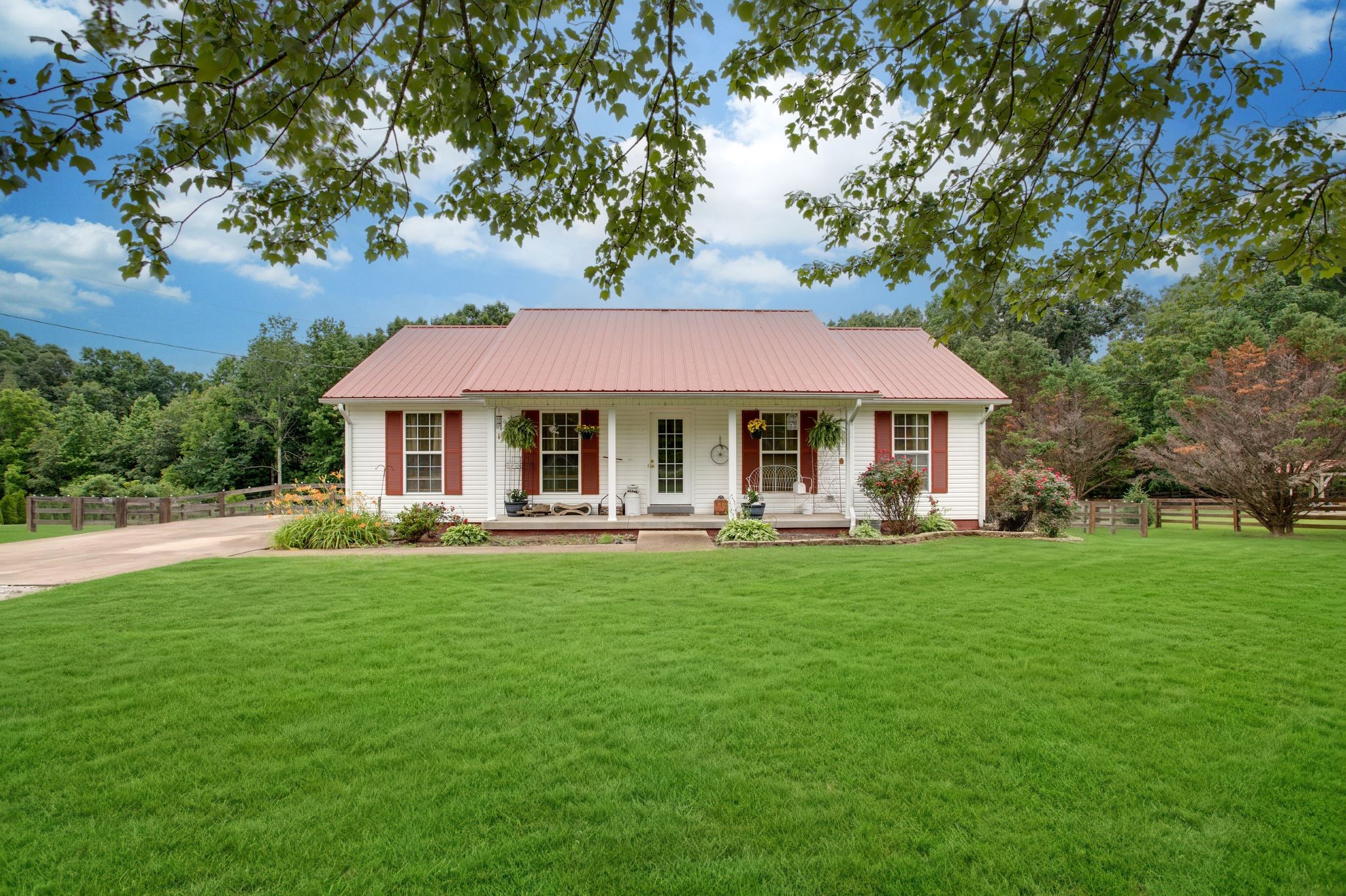 2233 Fall River Road Leoma, TN 38468 - Photo 1 of 33