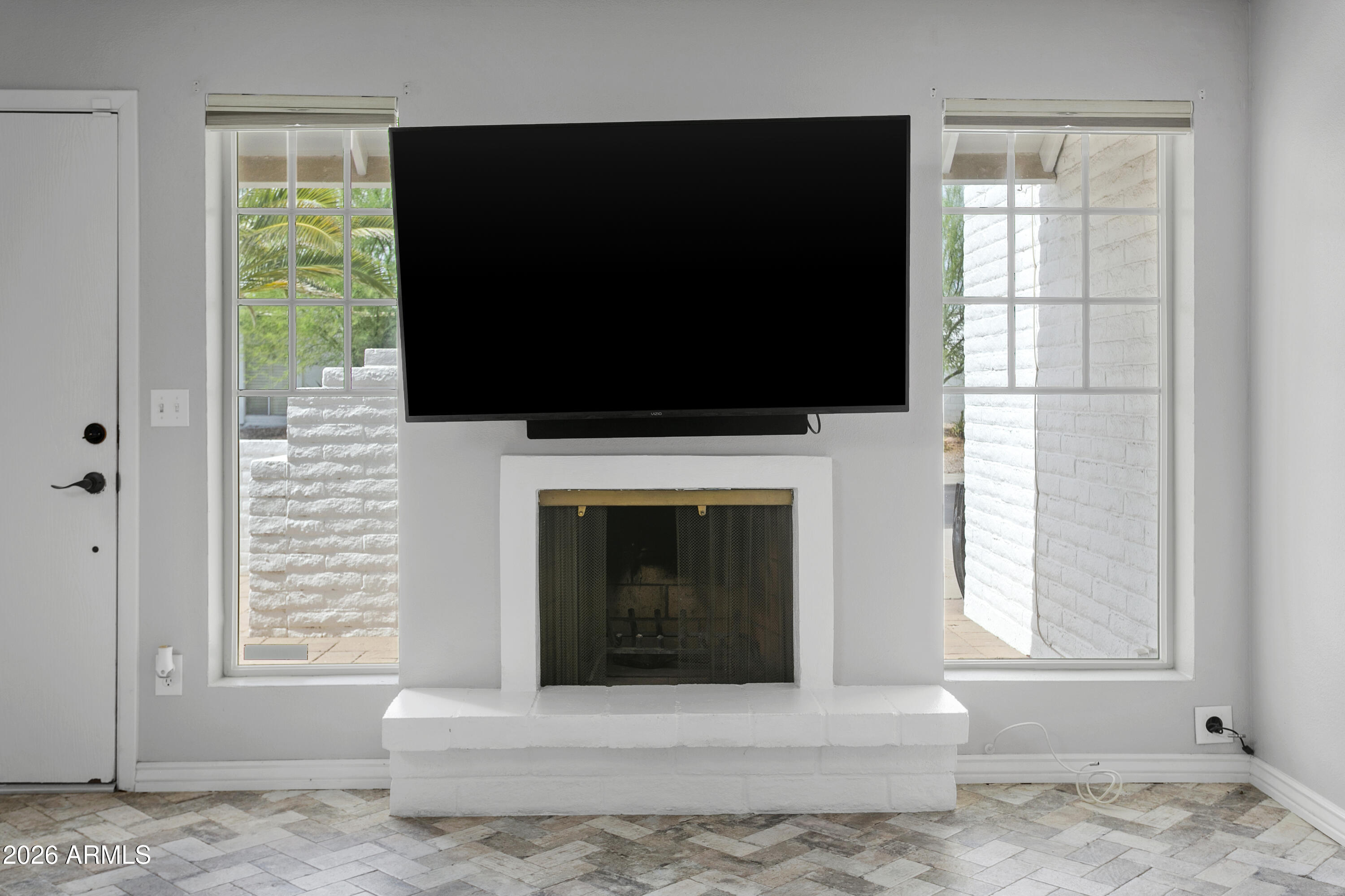 628 East Boca Raton Road Phoenix, AZ 85022 - Photo 8 of 30 Living Room