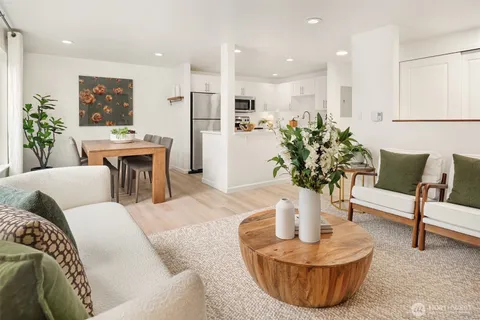 $499,880 | 3661 Phinney Avenue North, Unit 109, Seattle, WA 98103