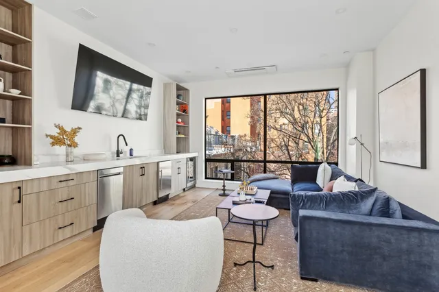 $3,350,000 | 389 Manhattan Avenue | Harlem