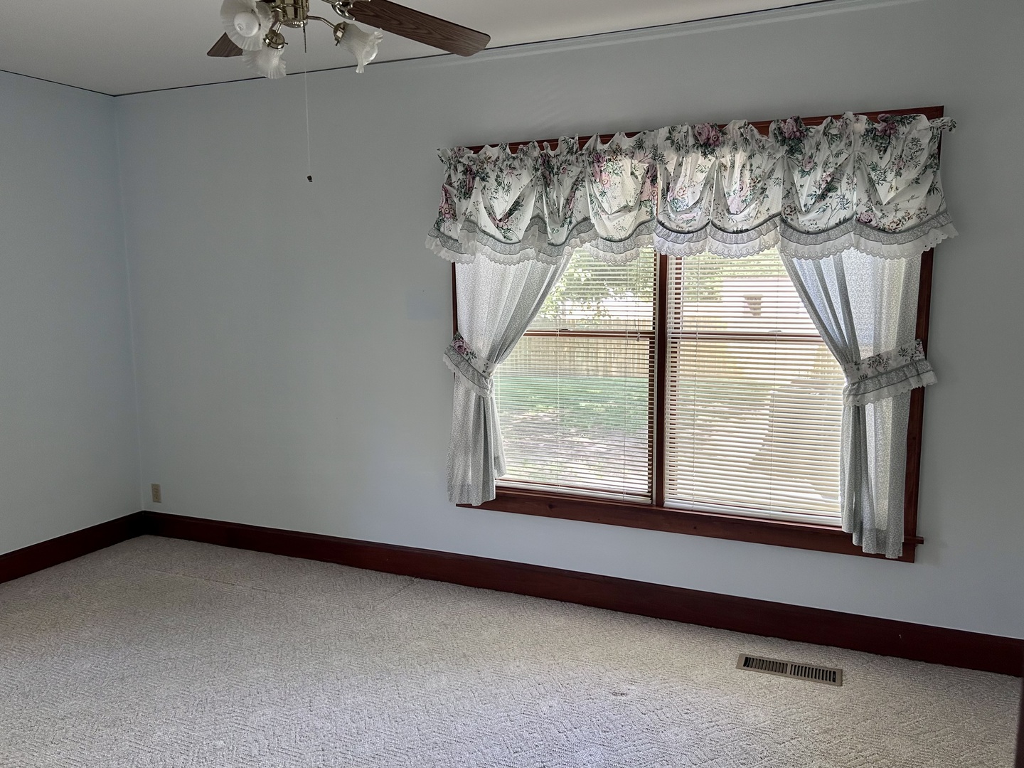 425 West Peru Street Princeton, IL 61356 - Photo 8 of 17