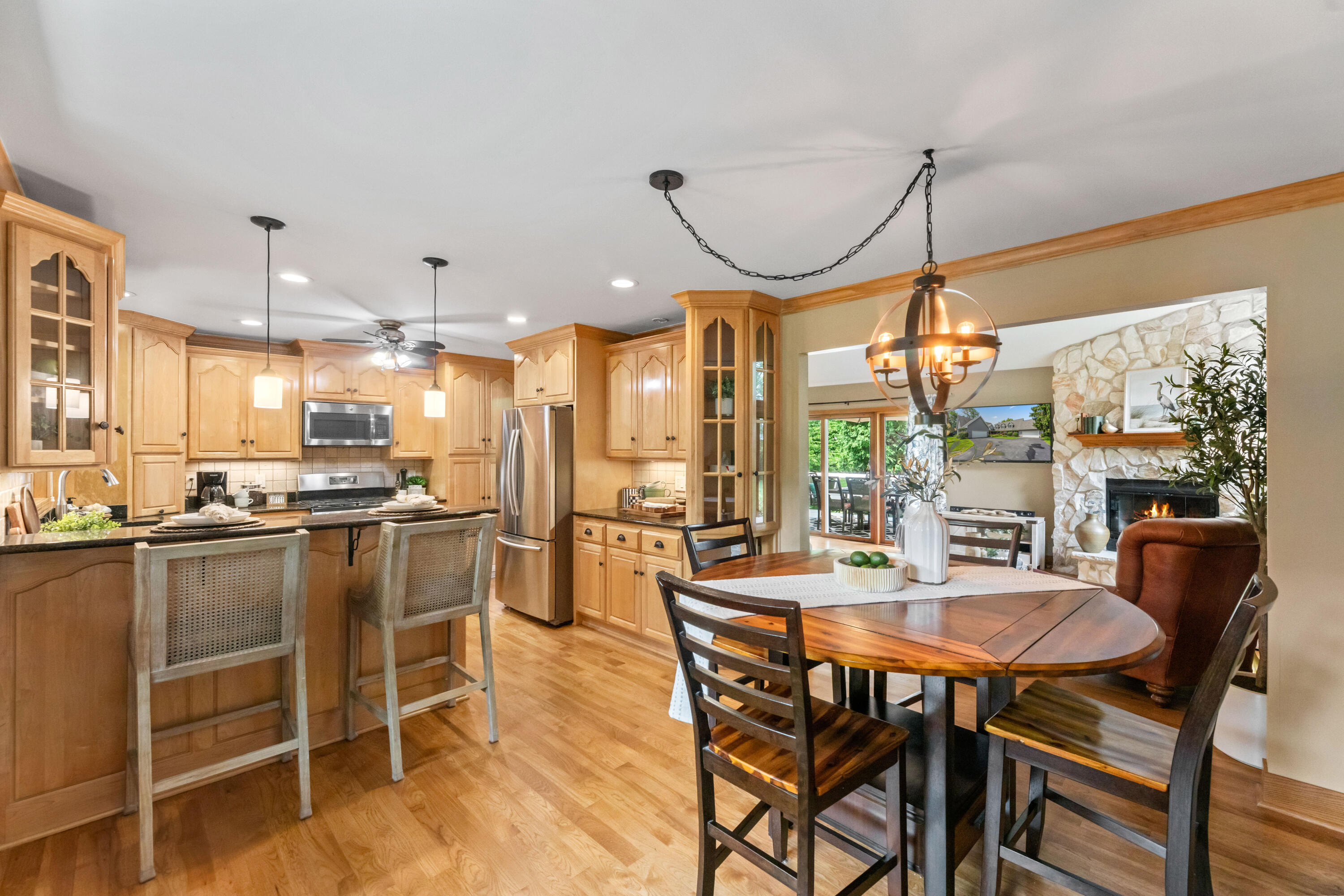 1722 Journeys Drive Delafield, WI 53029 - Photo 11 of 46 Kitchen & Dinette Space