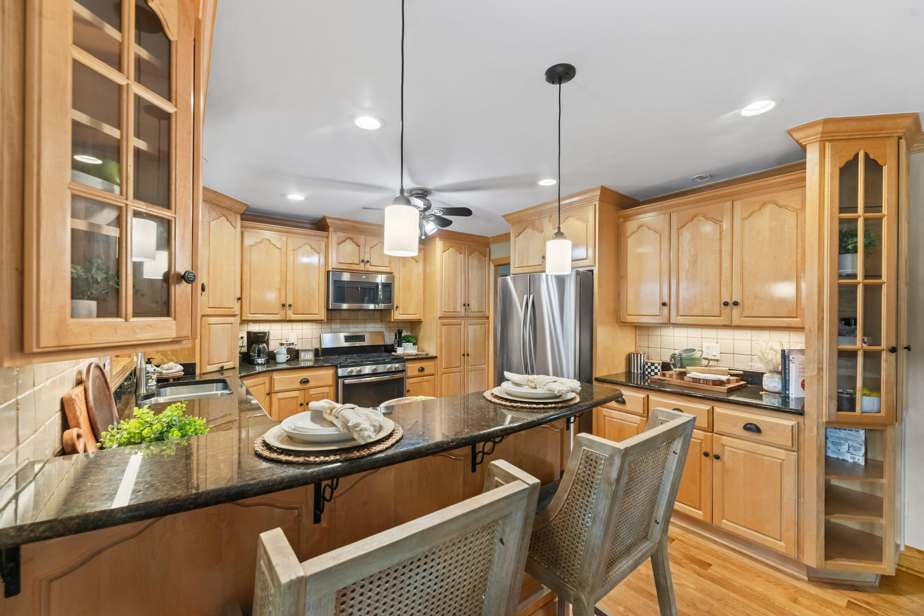 1722 Journeys Drive Delafield, WI 53029 - Photo 12 of 46 Breakfast Bar