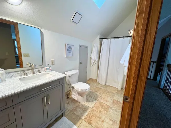 $825,000 | 1722 Journeys Drive, Delafield, WI 53029